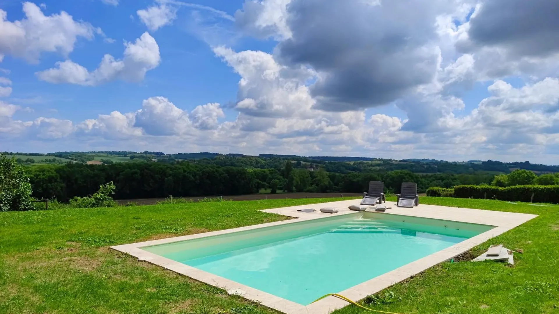 קונדום Gite Le Solquirit - Avec Piscine Et Vue Imprenable צרפת